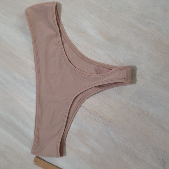 SKIMS Fits Everybody Thong NWT 4X DUSK - Picture 3 of 8